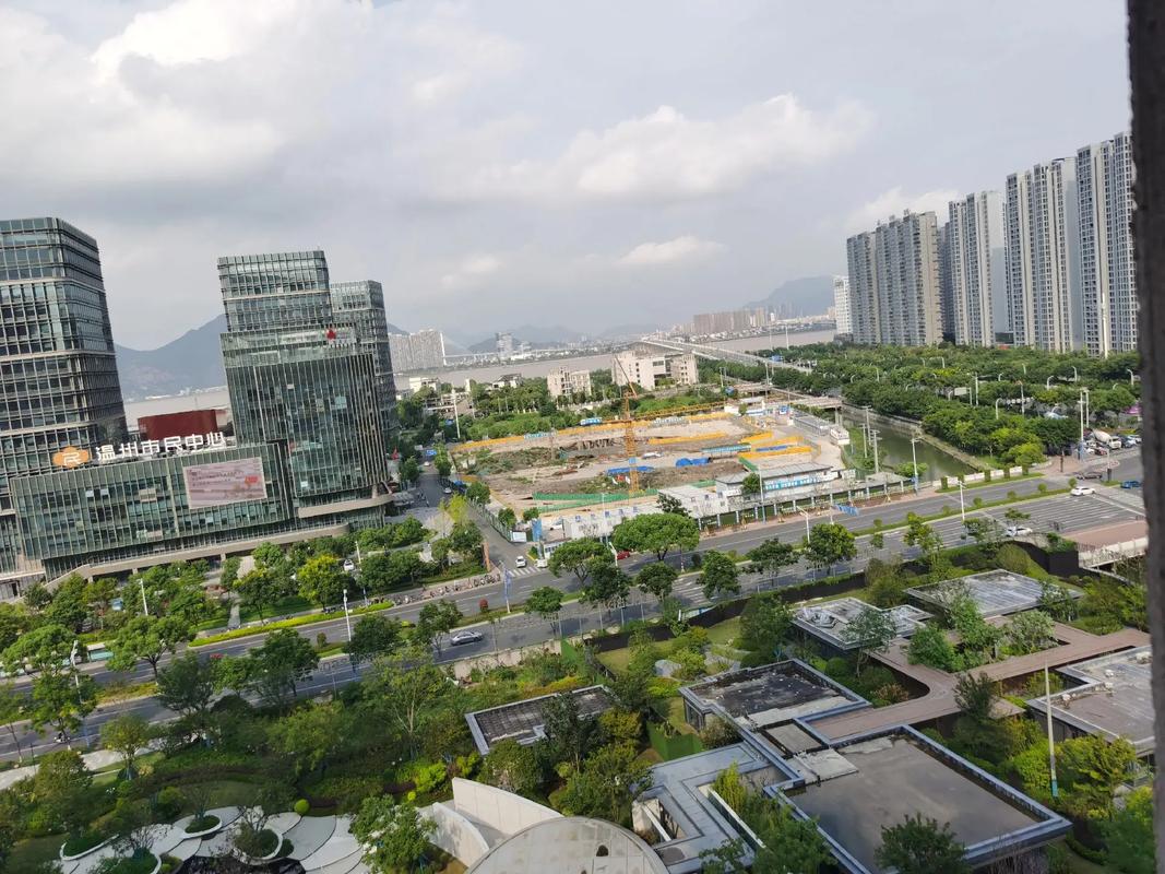实景的诱惑,很难不下单啊#房地产 #现场实拍 #豪宅 #买房 - 抖音